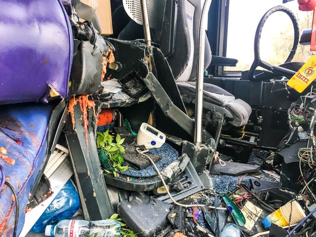 В автобусе на момент аварии ехали 14 человек, погибла пассажирка, которая сидела рядом с водителем, Марина Поплавская