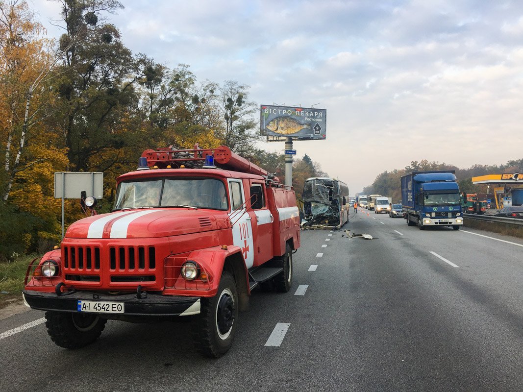На месте работала патрульная полиция, следственно-оперативная группа, медики и ГСЧС