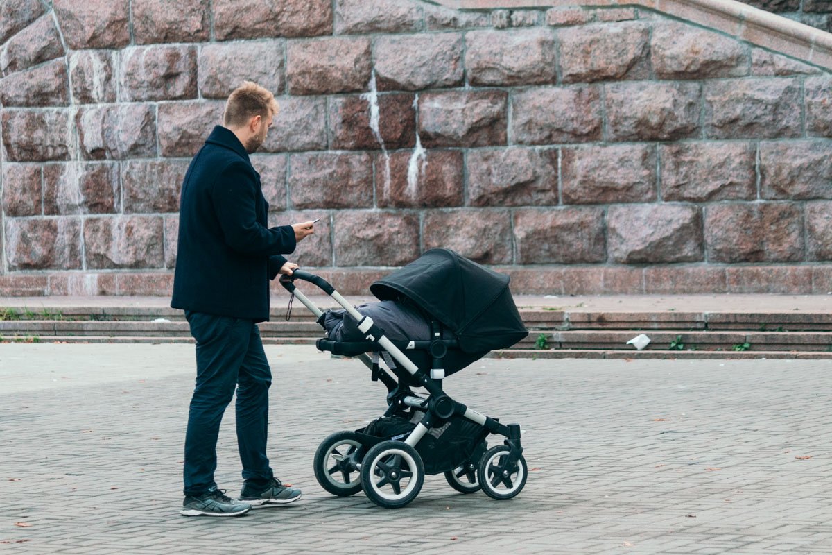 Гулять нужно не только в шумных компаниях, а и проводить время с семьей 