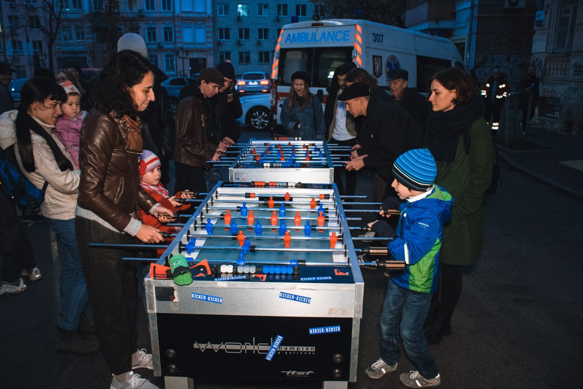 Неформальная обстановка помогает привлечь и заинтересовать молодых людей Неформальная обстановка помогает привлечь и заинтересовать молодых людей