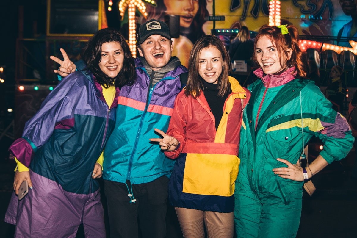 У всех были такие комбинезоны 