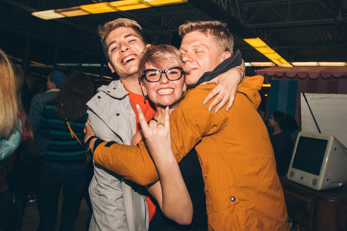 Дадим немного рок-н-ролла на этом Кураж Базаре