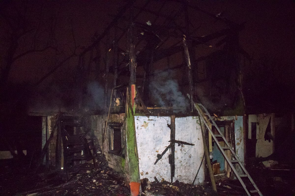 На Русановских садах сгорело два дома На Русановских садах сгорело два дома