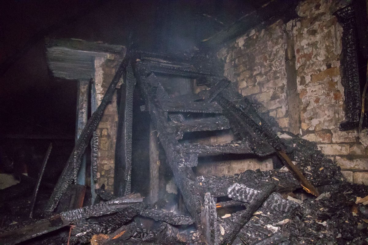 Оба жилища вспыхнули одновременно Оба жилища вспыхнули одновременно