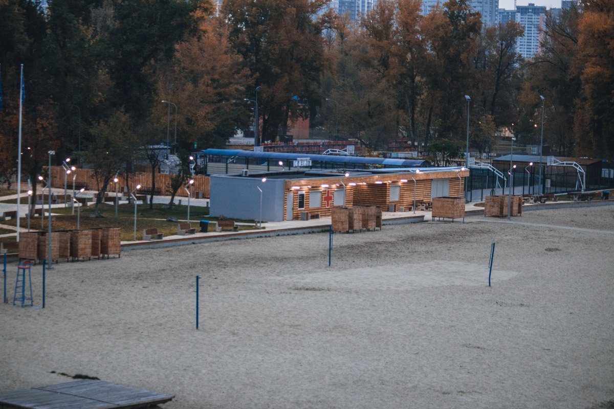 Еще пару месяцев назад здесь было много отдыхающих. Осень берет свое