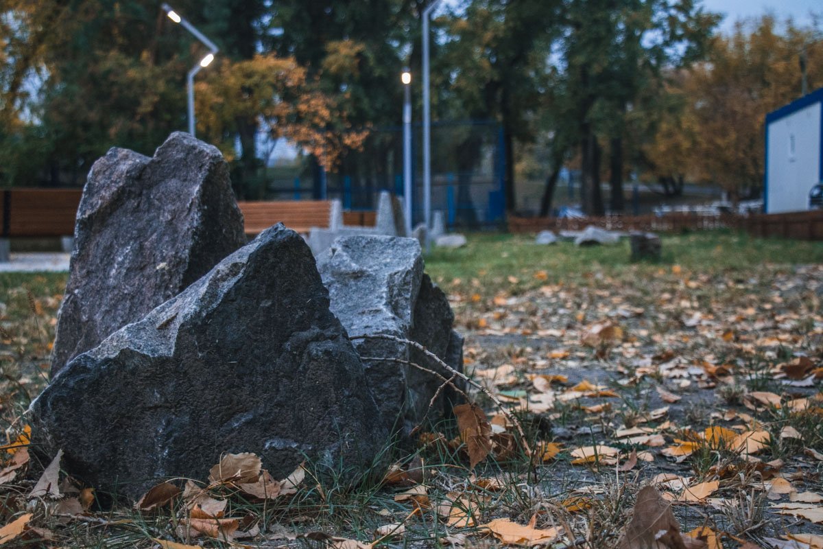 Этот камень встретил не один подобный рассвет