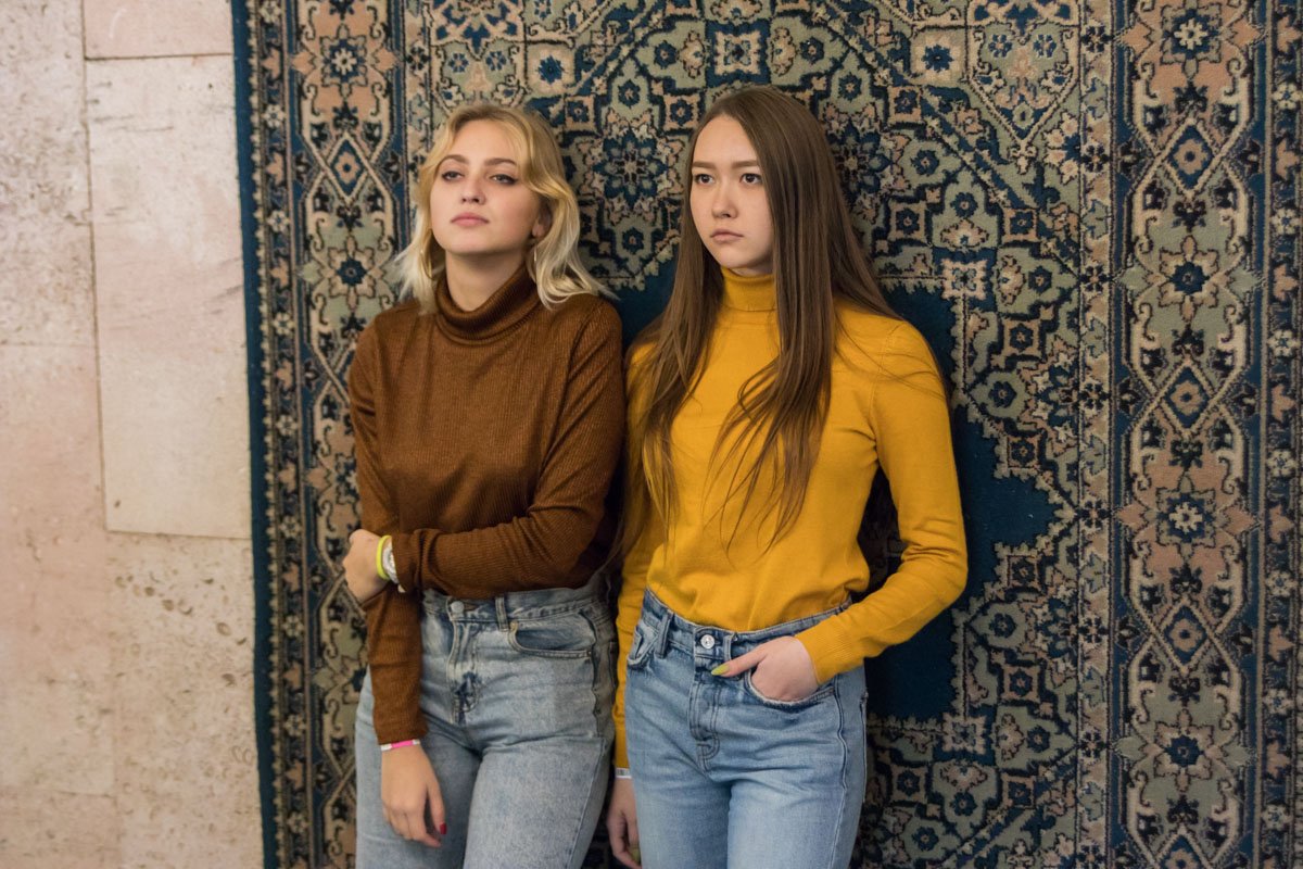 У наших мам было фото на фоне ковра. У наших мам было фото на фоне ковра.