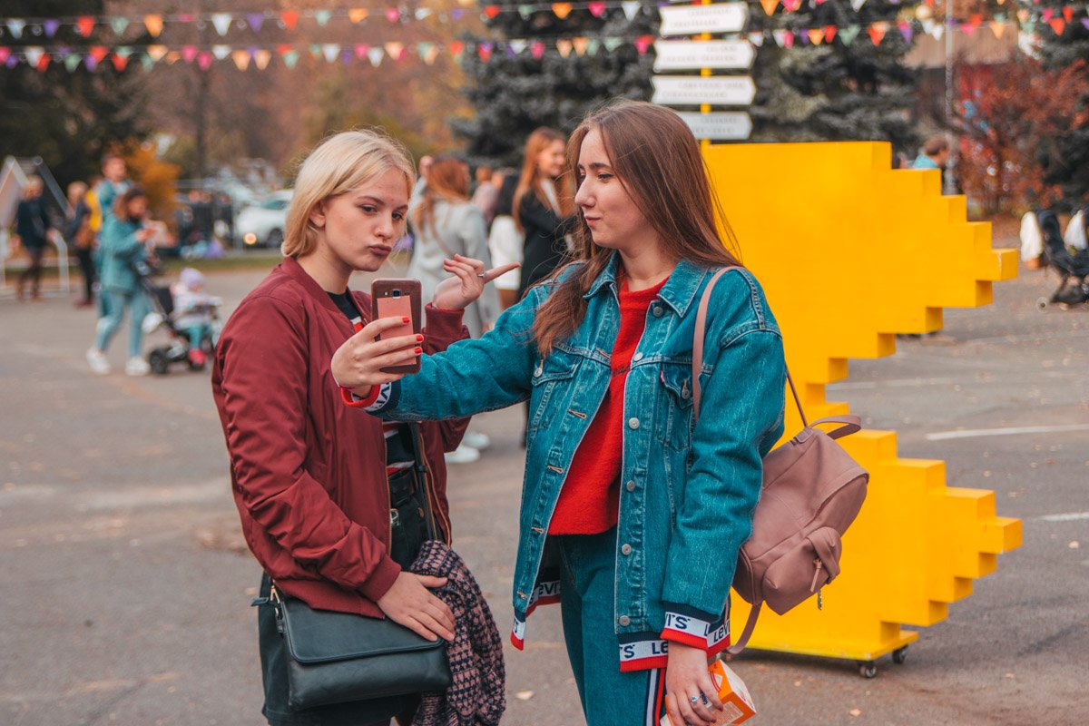 Узнали символ игр 90-х на заднем плане? Узнали символ игр 90-х на заднем плане?