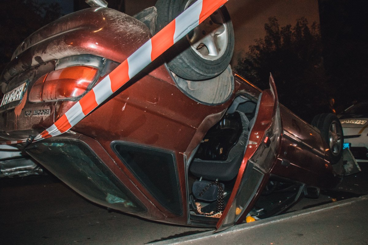 Водитель Ford, во время оформления аварии, вел себя агрессивно, бросался на полицейских и устроил конфликт с владельцем Lexus. Водитель Ford, во время оформления аварии, вел себя агрессивно, бросался на полицейских и устроил конфликт с владельцем Lexus.