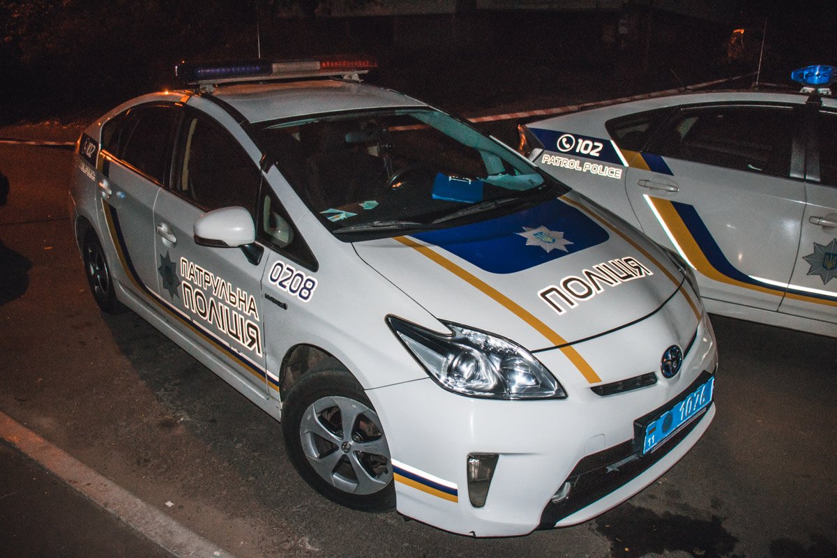 На месте работали два экипажа патрульной полиции На месте работали два экипажа патрульной полиции