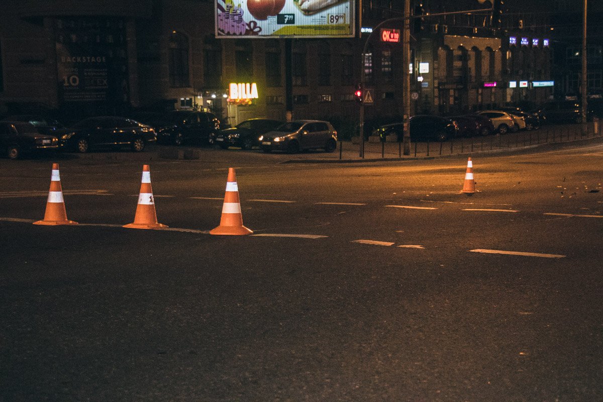  Мужчина пытался перебежать дорогу на красный свет