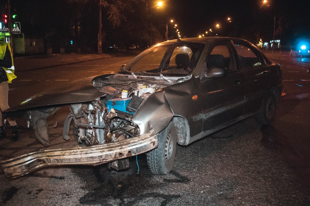 Обе машины получили серьезные повреждения