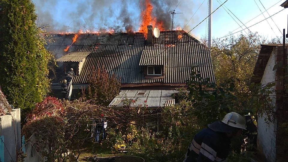 В Киеве на улице Монтажников горел частный дом