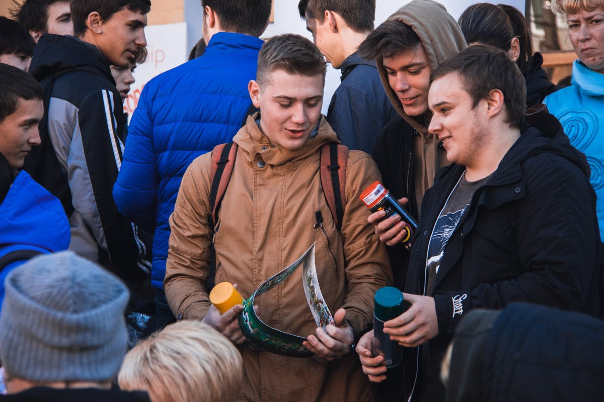 Студенты колледжа решили пропустить пары с пользой для общества Студенты колледжа решили пропустить пары с пользой для общества