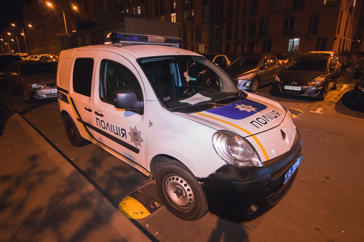 В понедельник, 22 октября, в Киеве с балкона высотки выпала женщина