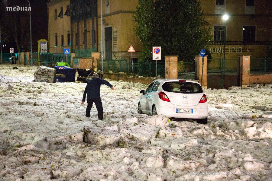 Из-за резкого похолодания в Риме все дороги покрылись льдом и снегом Из-за резкого похолодания в Риме все дороги покрылись льдом и снегом