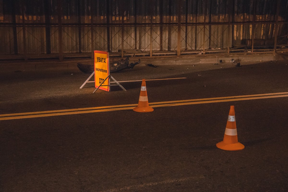 Из-за происшествия, улицу Короленковскую перекрыли для передвижения транспорта Из-за происшествия, улицу Короленковскую перекрыли для передвижения транспорта