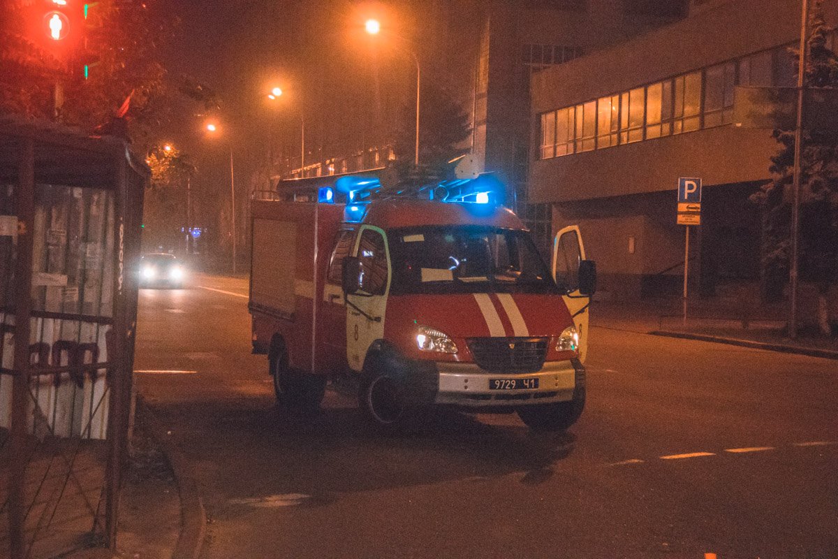 На месте ДТП работали три экипажа патрульной полиции, следственно-оперативная группа и пожарные На месте ДТП работали три экипажа патрульной полиции, следственно-оперативная группа и пожарные