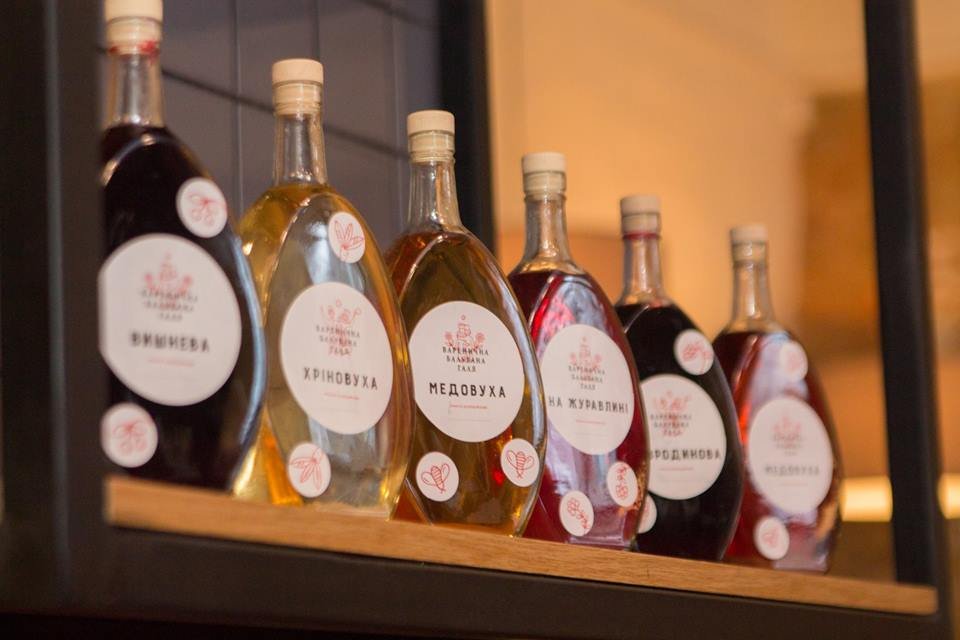 Попробуйте глинтвейн с добавлением авторских настоек 