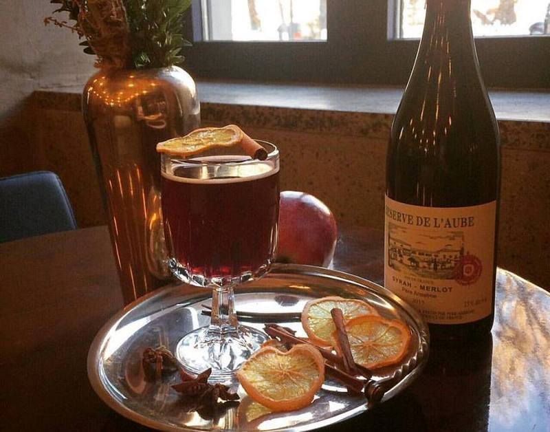 Стильный интерьер и вкусный глинтвейн - все, что нужно для поднятия настроения