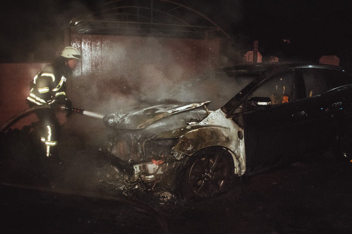 Во вторник, 23 октября, на улице Сошенко сгорел автомобиль Mazda CX7