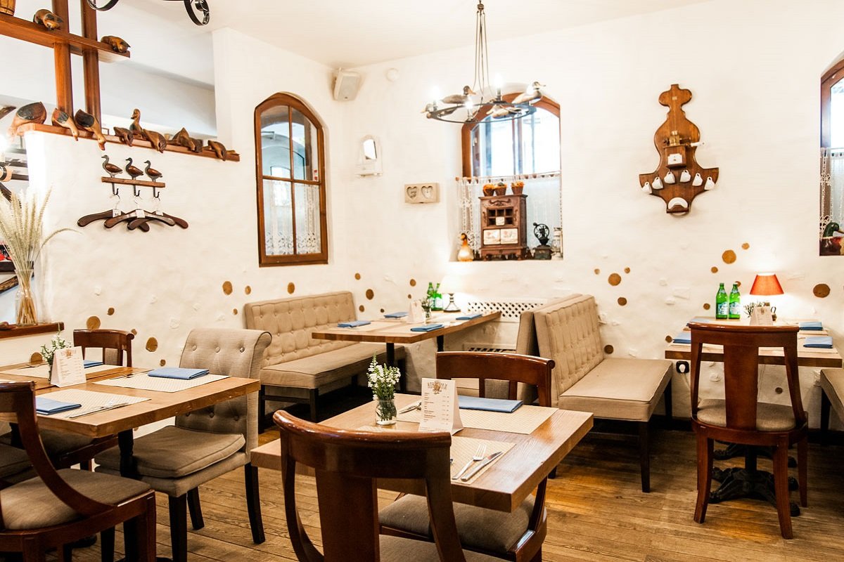 В украинском ресторане "Petrus-ь" всегда вкусно, душевно, аутентично и колоритно!