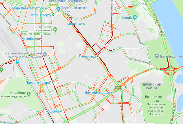 Бульвар Леси Украинки стоит в пробке