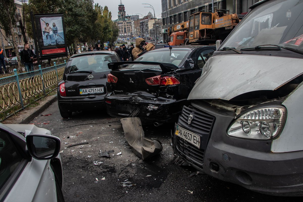 Несколько участников ДТП хромало, у одного мужчины была разбита губа