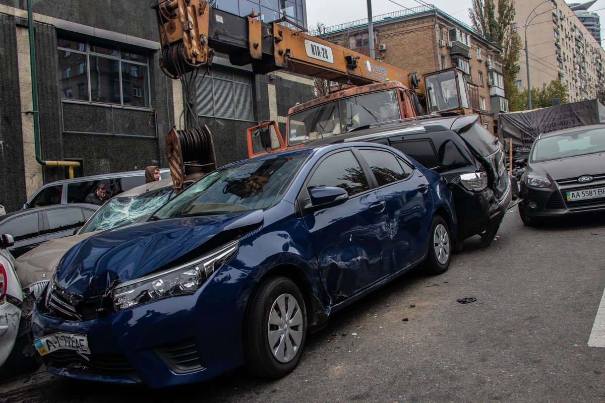 Водитель внедорожника Toyota травмировал ногу