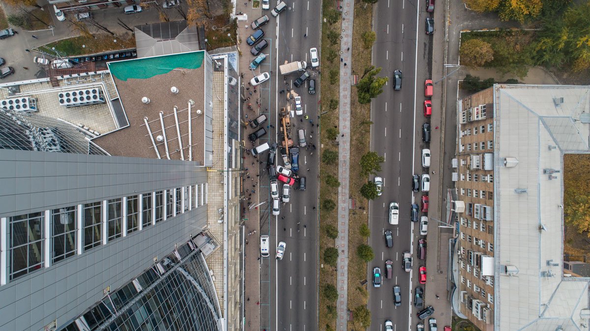 На бульваре Леси Украинки у крана отказали тормоза