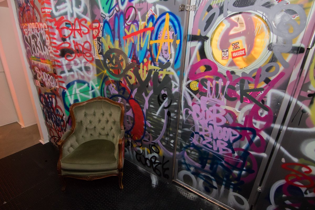 Граффити на стенах - чем вам не Америка? 