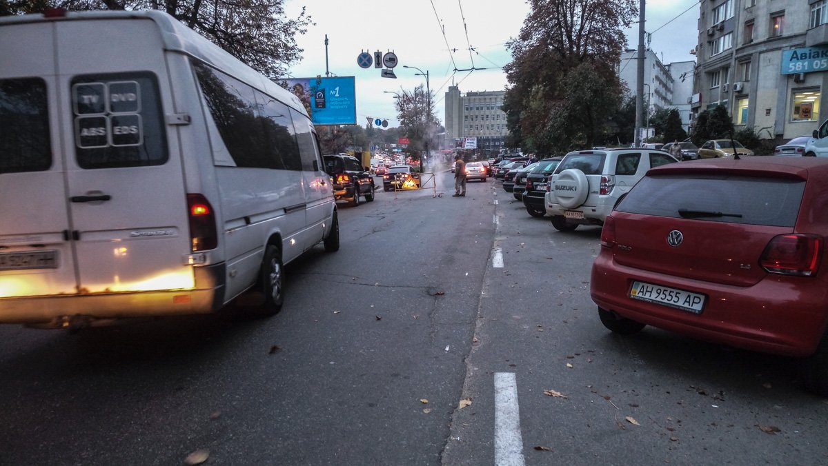 В Киеве перекрыли Голосеевский проспект