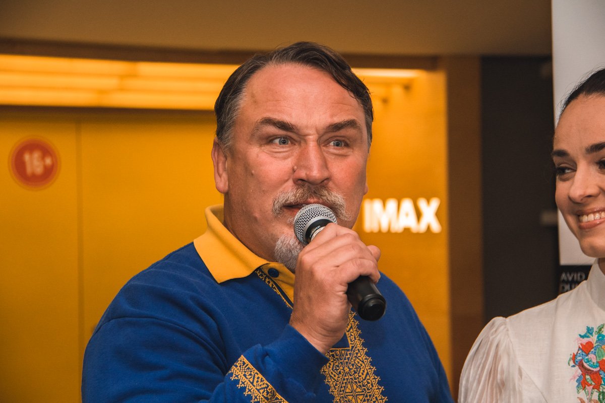 Братья-близнецы Дмитрий и Виталий Капрановы (писатели, издатели, общественные деятели) исполнили в фильме эпизодические роли Братья-близнецы Дмитрий и Виталий Капрановы (писатели, издатели, общественные деятели) исполнили в фильме эпизодические роли