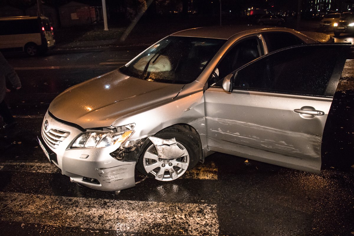 Toyota Camry уходила от погони