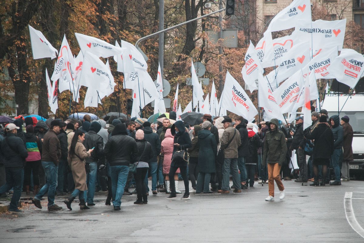 24 октября в Киеве прошло сразу две акции протеста против поднятия цен на газ 24 октября в Киеве прошло сразу две акции протеста против поднятия цен на газ