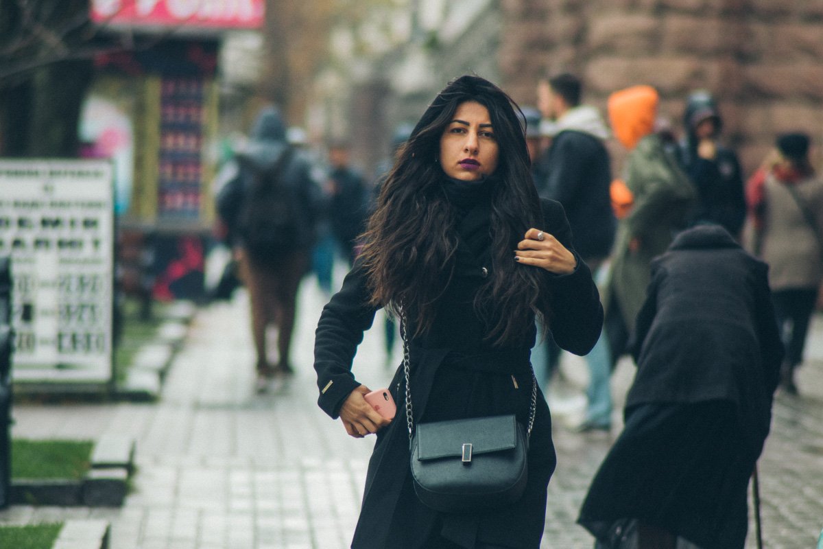 Когда ты вся такая "леди в черном", но цвет помады выдает твое игривое настроение Когда ты вся такая "леди в черном", но цвет помады выдает твое игривое настроение