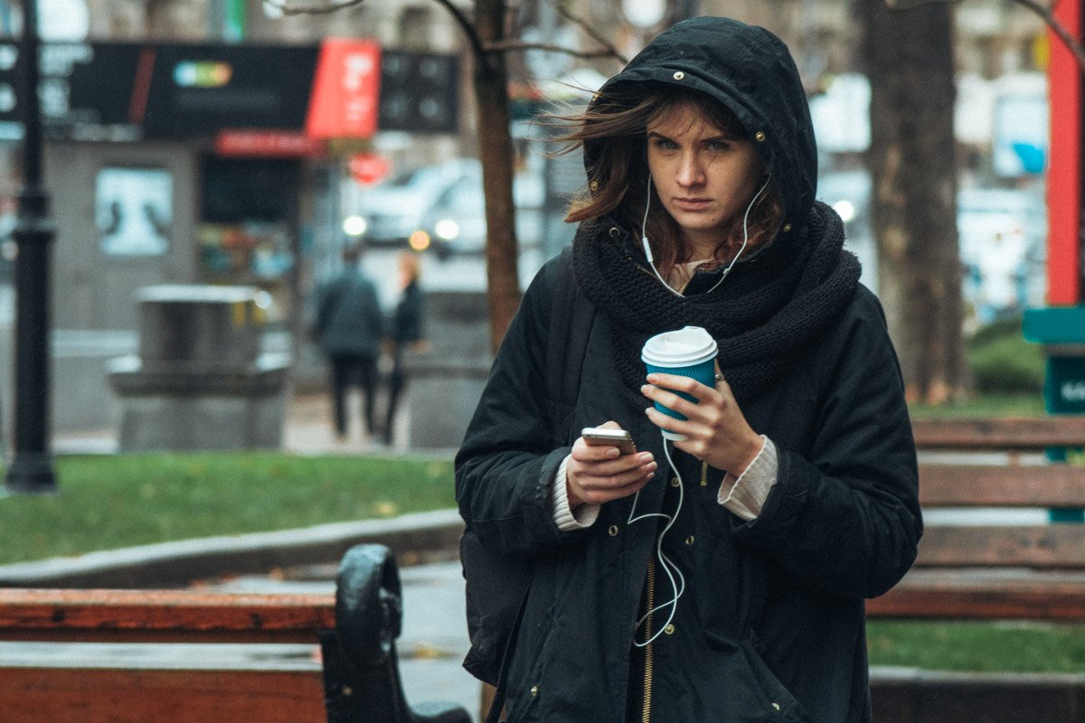 Эй, вы там, наверху! Кое-что забыли - кофе! Вместе с музыкой - огонь! Эй, вы там, наверху! Кое-что забыли - кофе! Вместе с музыкой - огонь!