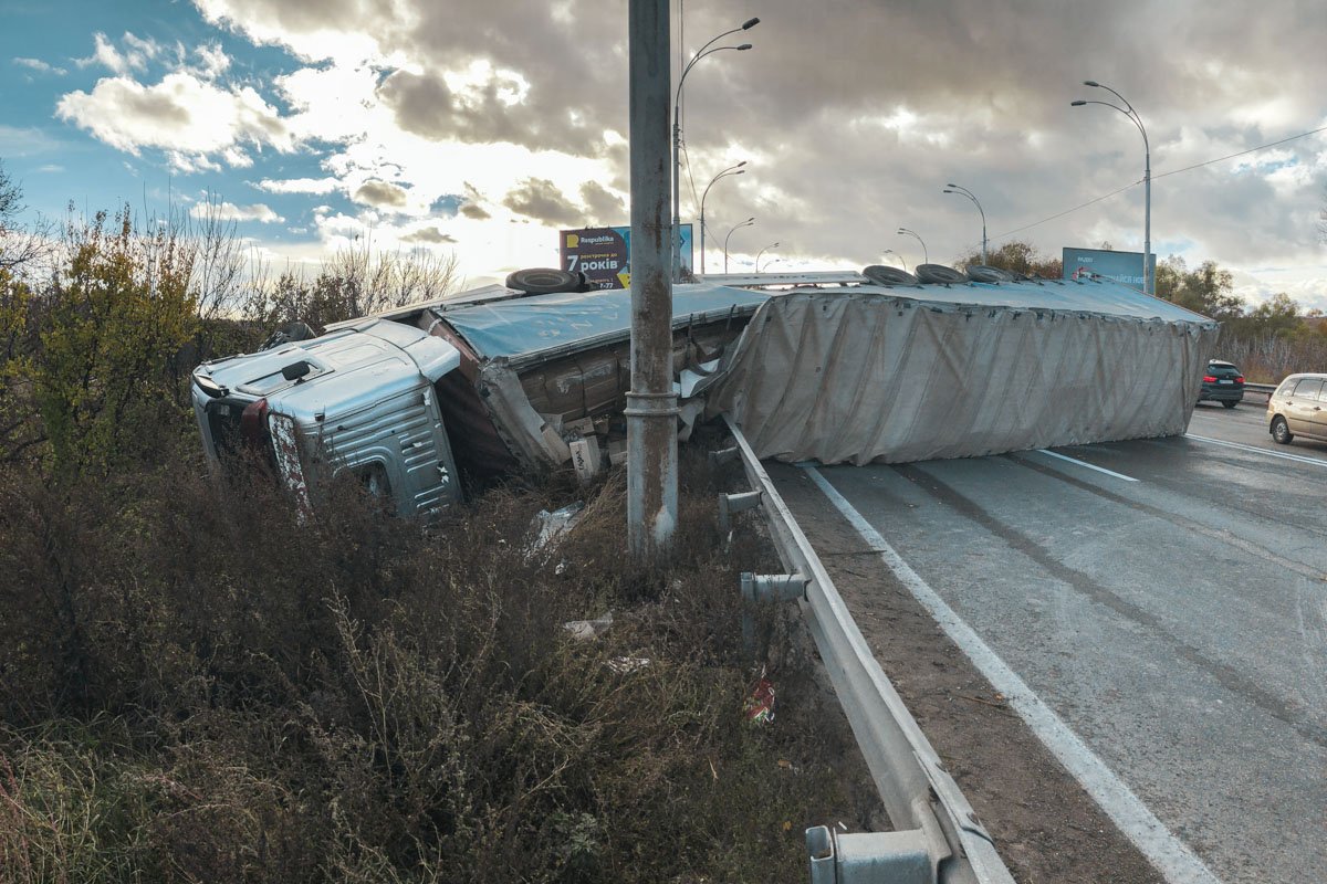 Предварительно, водитель не справился с управлением