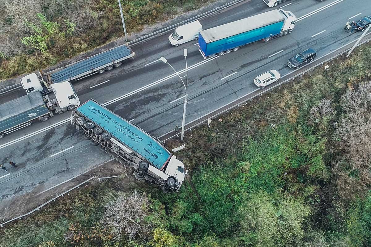 Дальнобойщик получил травмы руки