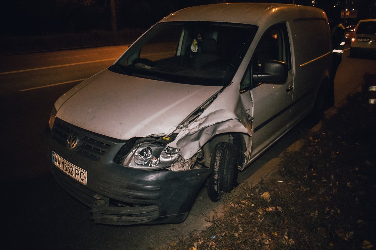 На перекресток в Lanos со встречной полосы влетел Volkswagen Caddy