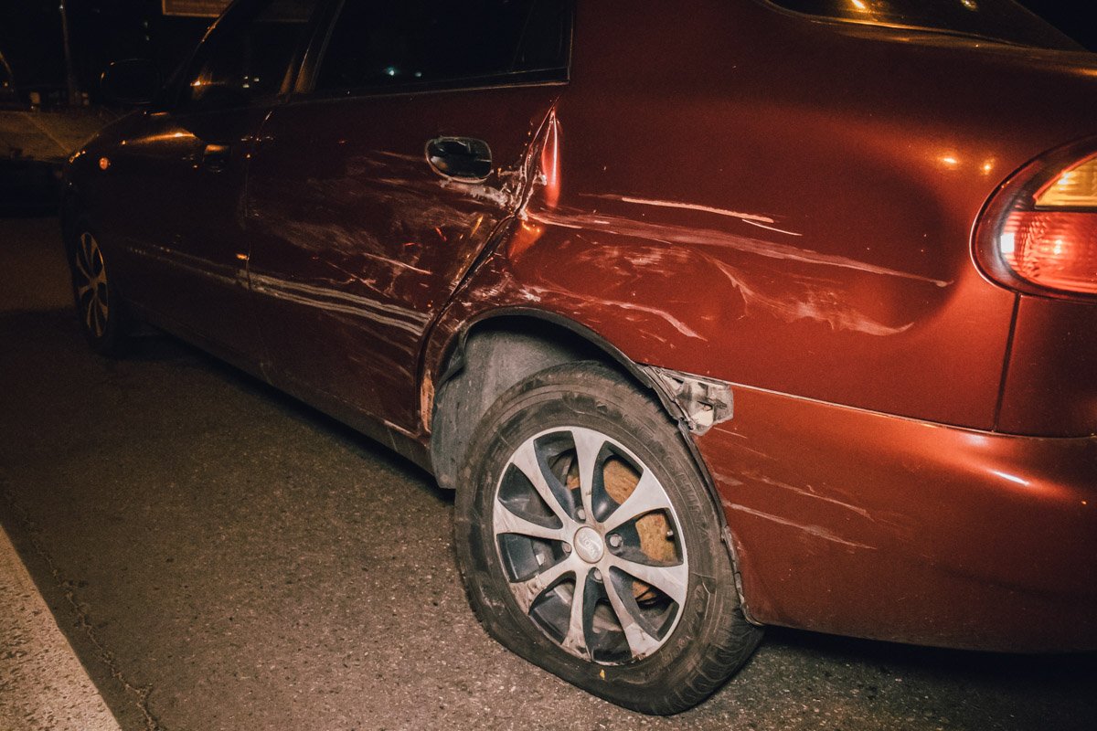 От удара женщина сидевшая в Daewoo ударилась головой в лобовое стекло