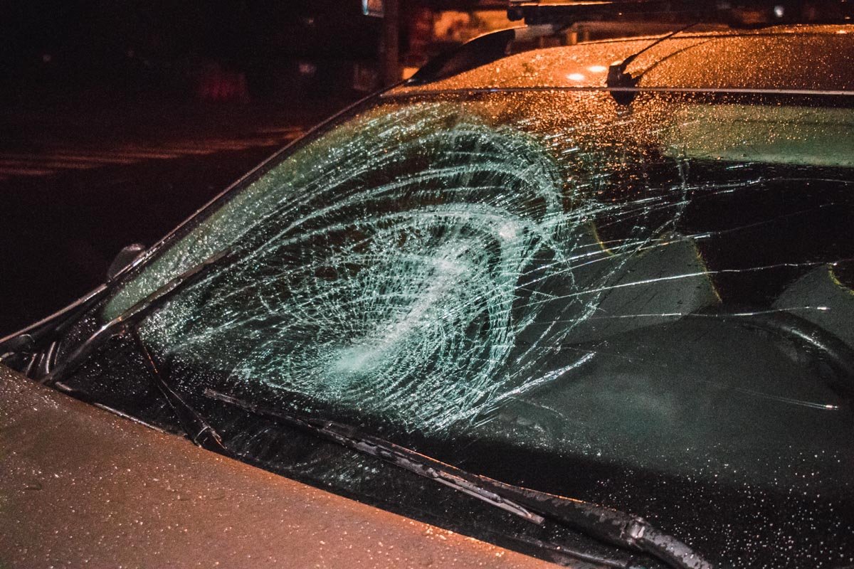 Девушка была в состоянии алкогольного опьянения и переходила дорогу в неположенном для этого месте Девушка была в состоянии алкогольного опьянения и переходила дорогу в неположенном для этого месте