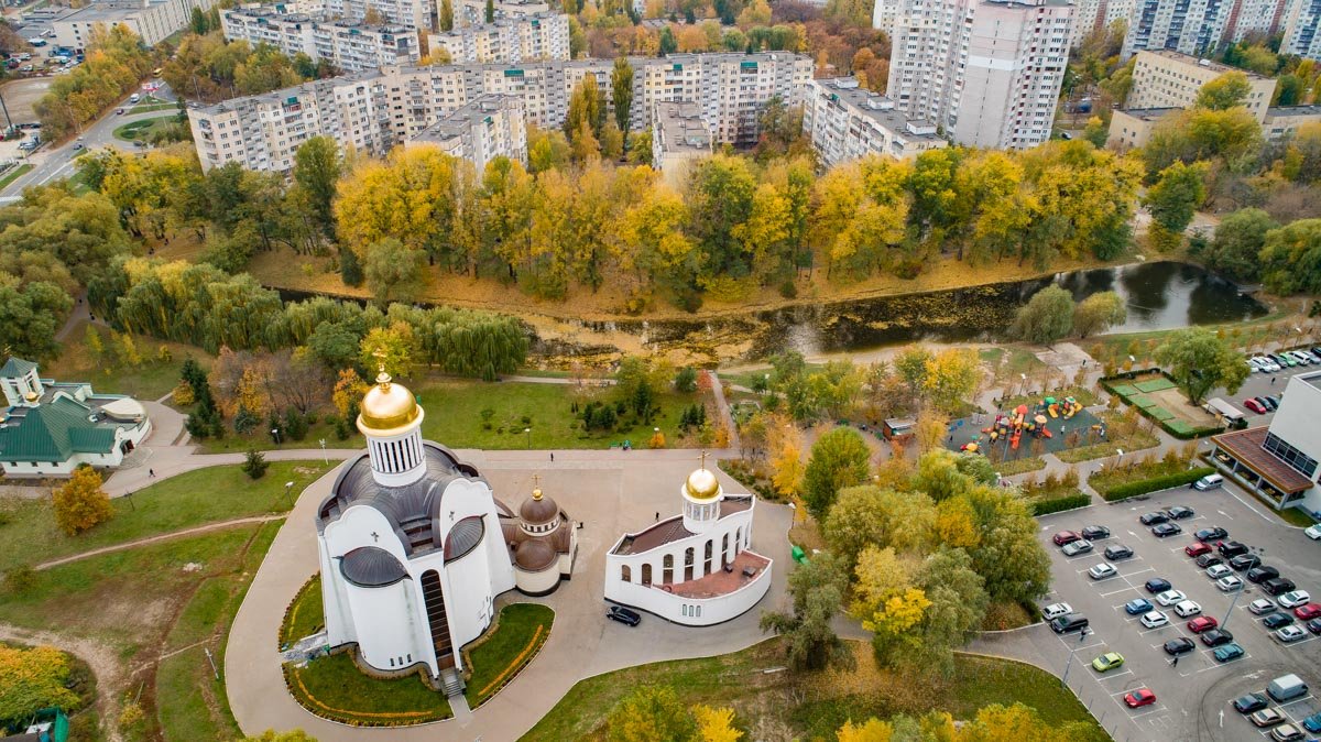 Вокруг озер развита инфраструктура