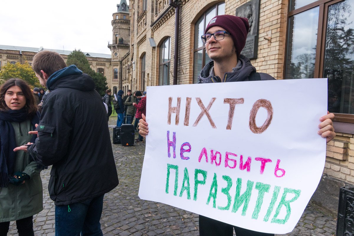 В первую очередь активисты требовали отставки проректора Ковалева