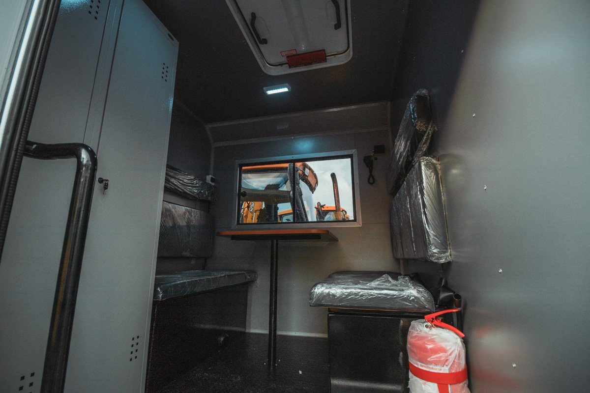 Общая стоимость одного автомобиля - 2,4 миллиона гривен