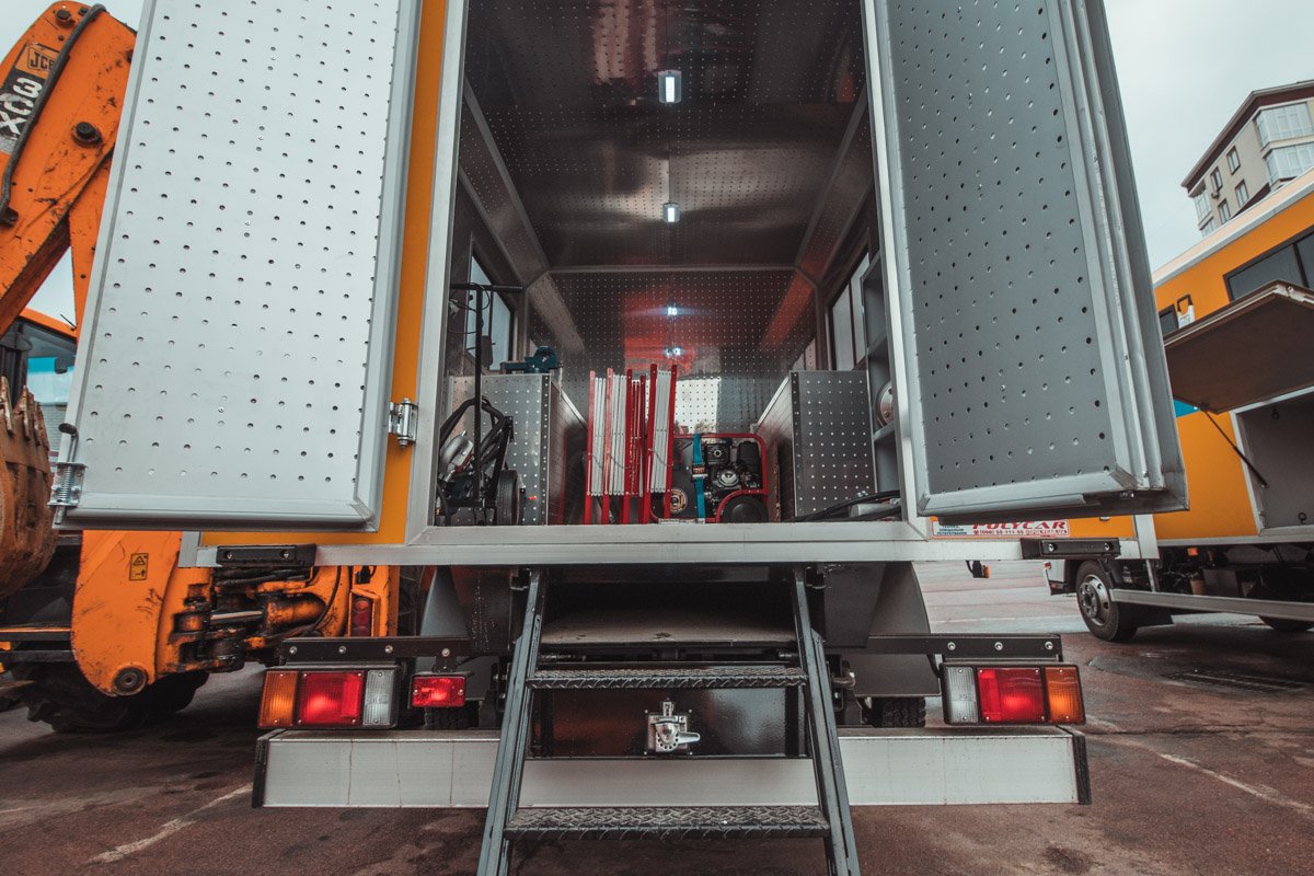 До конца года коммунальщики планируют покупку нескольких экскаваторов и самосвалов