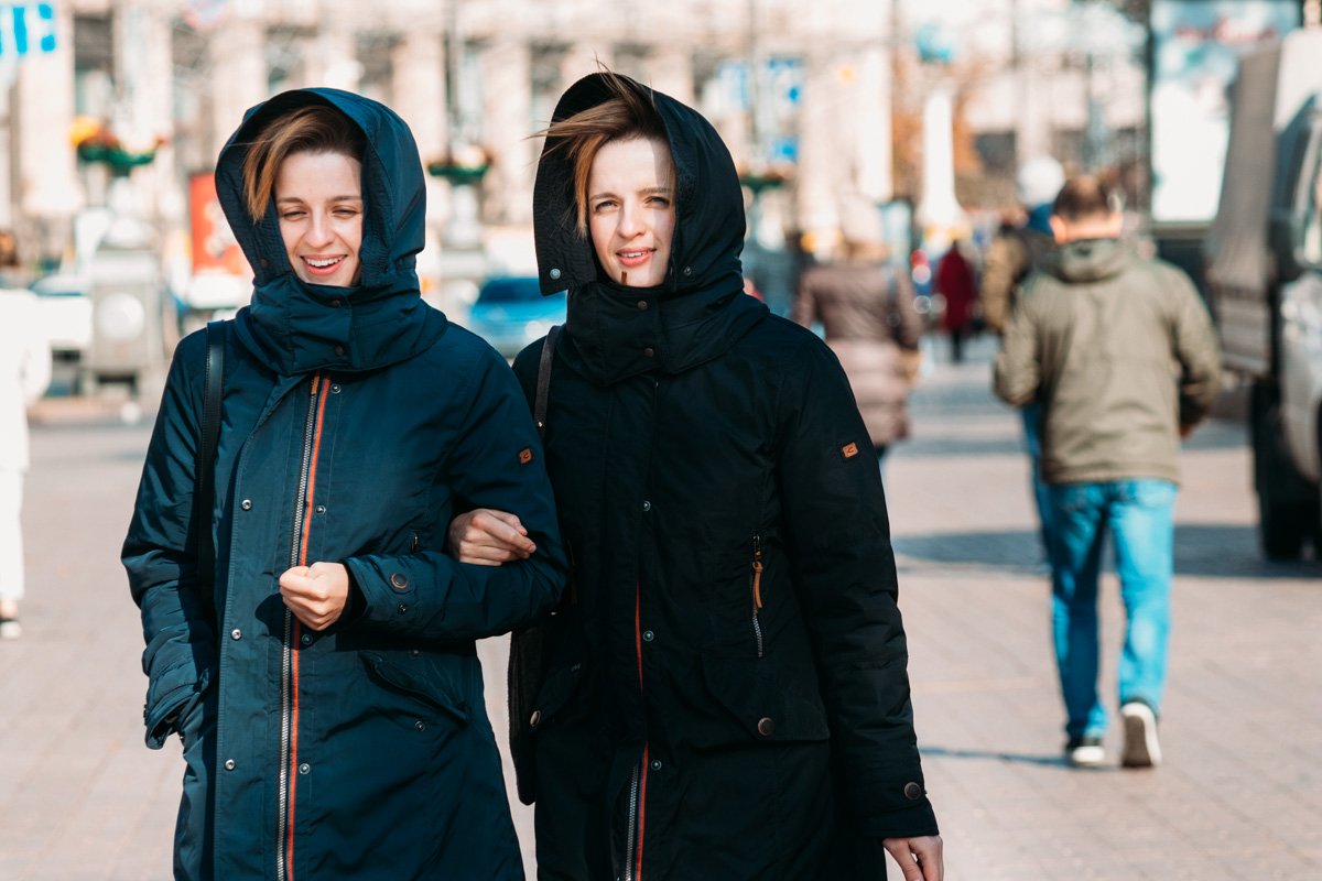 Все жители города Киев - одинаково счастливые. В буквальном смысле слова!