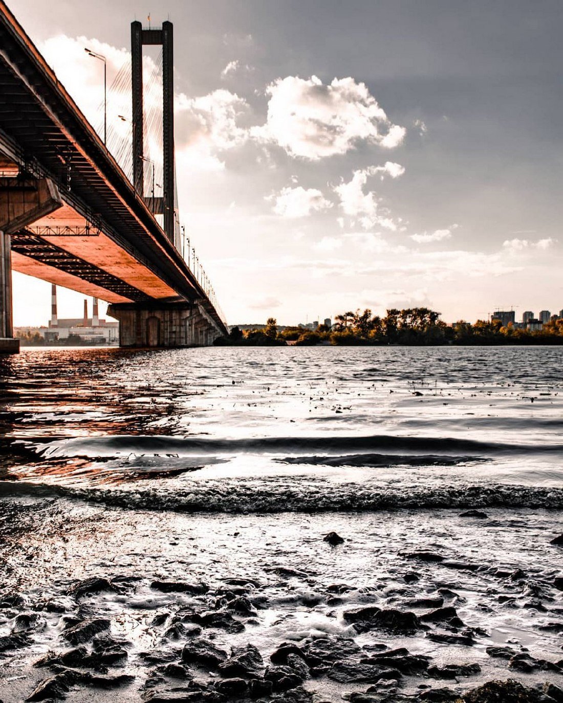 Днепровские воды в осеннюю пору. Фото:@p_belskyi