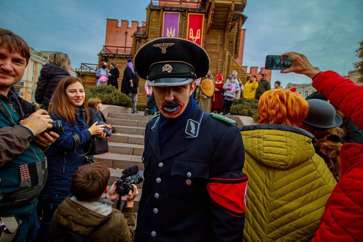 Кровавый фюррер нагонял страх на окружающих