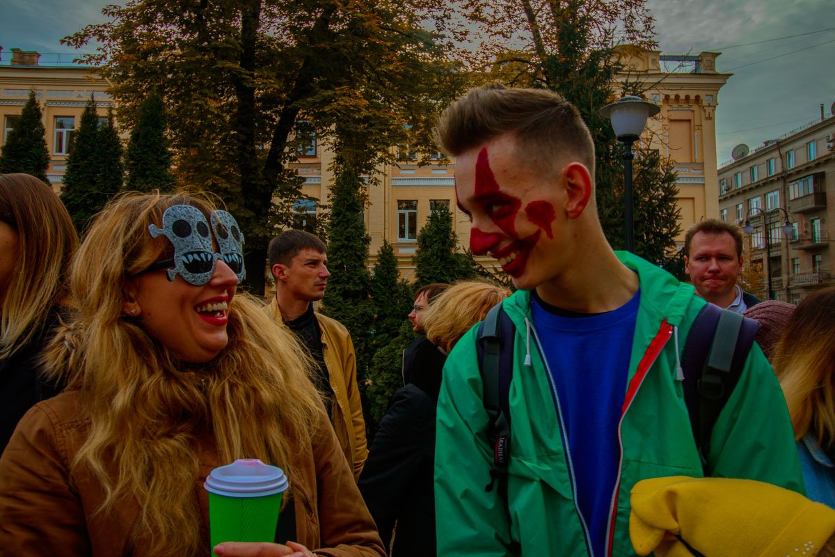 Хоть костюмы и страшные, эмоции максимально яркие